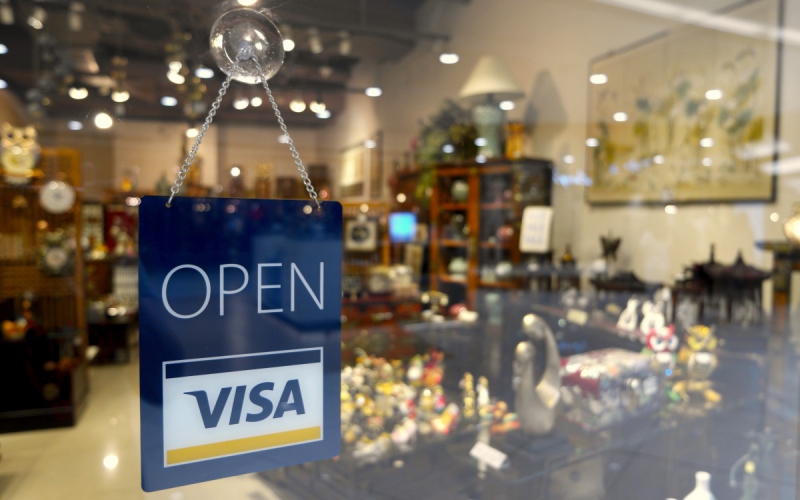 vitrine-DALUIS-min_open_sign_visa_sign_open_store_sign_visa_credit_card_business-810443
